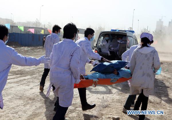 Medics attend an anti-terrorism drill in Luliang City of north China&apos;s Shanxi Province, Dec. 7, 2010. 