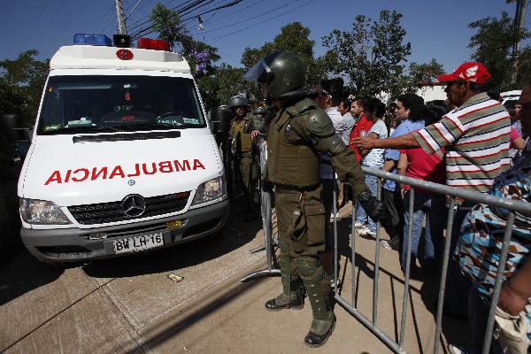 An ambulance arrives at San Miguel public prison, after a fire broke out in the building, killing 81 inmates, in Santiago December 8, 2010. 
