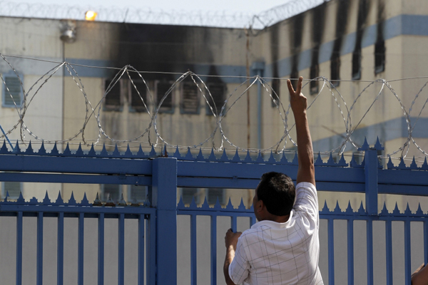 A relative of inmates react outside San Miguel public prison, after a fire broke out in the building, killing 81 inmates, in Santiago December 8, 2010. [Xinhua] 