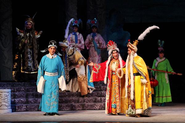 Artists from Heilongjiang Peking Opera Troupe perform 'Lu Gou Xiao Yue' (the moon at dawn in Lu Gou) in Beijing, capital of China, Dec. 8, 2010.