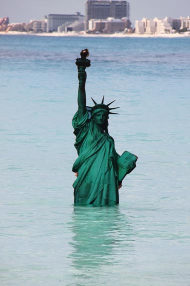 A model of the Statue of Liberty is immersed in the sea off Cancun by Greenpeace campaigners to illustrate the threats of climate change to the whole world on Dec 8. 
