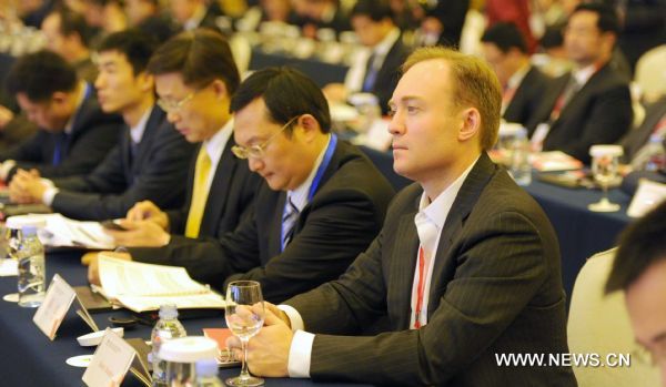 Photo taken on Dec. 10, 2010 shows delegates attending the 2010 APEC Small and Medium-sized Enterprises (SMEs) Summit in Yibin, southwest China's Sichuan Province. Delegates from nearly 400 small and medium-sized enterprises and some world top 500 enterprises attended the summit that kicked off here on Friday. (Xinhua/Yu Ping) (mcg) 