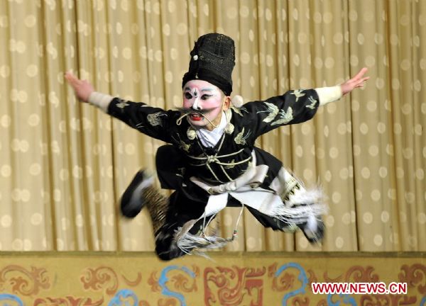 A fan of the Peking Opera performs in Beijing, capital of China, Dec. 11, 2010. Fans gathered together during a celebration in Beijing Saturday as Peking Opera was recognized as an intangible cultural heritage in November by the United Nations Educational, Scientific, and Cultural Organization (UNESCO). (Xinhua/Zhang Xu) (zhs) 