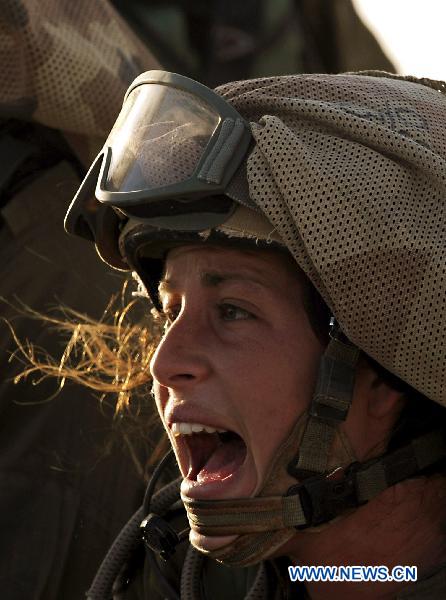 A female Israeli Defense Force (IDF) soldier takes part in a drill in desert near Israel-Egypt border and Israeli Southern City of Sede Boker, on Dec.13, 2010. 