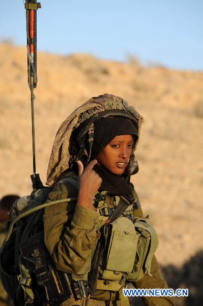 A female Israeli Defense Force (IDF) soldier takes part in a drill in desert near Israel-Egypt border and Israeli Southern City of Sede Boker, on Dec.13, 2010.