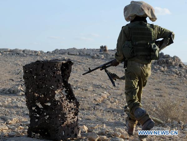 A female Israeli Defense Force (IDF) soldier takes part in a drill in desert near Israel-Egypt border and Israeli Southern City of Sede Boker, on Dec.13, 2010. 