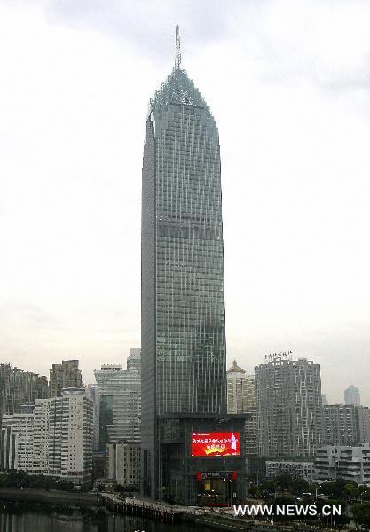 Photo taken on Dec. 18, 2010 shows a 68-storey building of China Minsheng Bank in Wuhan, capital of central China&apos;s Hubei Province. 
