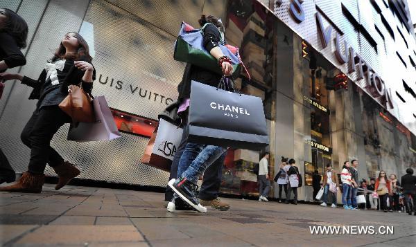 Shoppers walk at Harbour City, a shopping center in Tsim Sha Tui, south China's Hong Kong, Dec. 21, 2010. 