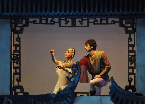 Mick Zeni (R) performs during the dance drama Marco Polo in the National Center For The Performing Arts (NCPA) in Beijing, capital of China, Dec. 22, 2010. 