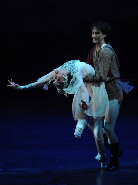 Leading cast Mick Zeni (R) performs during the dance drama Marco Polo in the National Center For The Performing Arts (NCPA) in Beijing, capital of China, Dec. 22, 2010. 