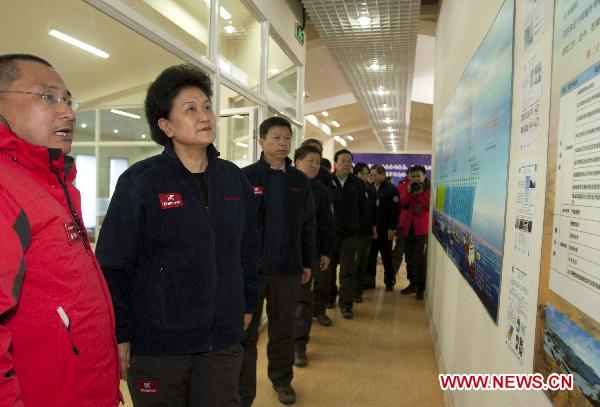 Chinese State Councilor Liu Yandong(2nd L) inspects China's Changcheng (Great Wall) Station, located south of King George Island, Antarctica, Dec. 25, 2010.