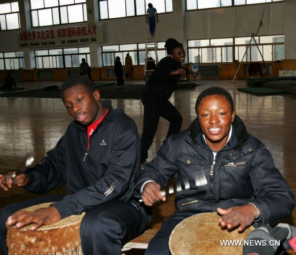 Students from Nigeria rehearse for the Christmas Eve Party at Wuqiao acrobatic art school in Wuqiao County, north China's Hebei Province, Dec. 23, 2010.