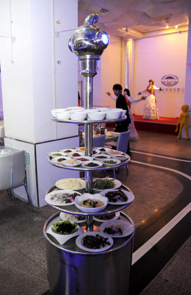 A robot waiter delivers food to customers in Jinan, capital city of east China's Shandong Province, Dec 27, 2010.