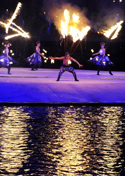 Actors perform during the dress rehearsal of a New Year celebration evening of Taipei Flora Expo in Taipei, southeast China's Taiwan, Dec. 28, 2010. 