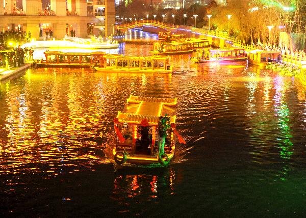 Sightseeing boats cruise on the moat in Jinan, capital of east China's Shandong Province, Dec. 29, 2010. The moat which links Jinan's four main springs was opened to navigation on Wednesday. 