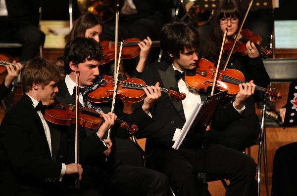 Musicians perform during a symphony concert in Nantong, east China&apos;s Jiangsu Province, Dec. 28, 2010. A total of 70 musicians from Vienna Classical Symphony Orchestra of Austria presented a symphony concert on Tuesday. [Xinhua photo]