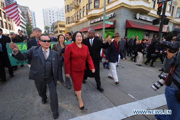 Jean Quan (2nd L, front) walks to the Fox Theater for her inauguration in Oakland, California, the United States, Jan. 3, 2010. 
