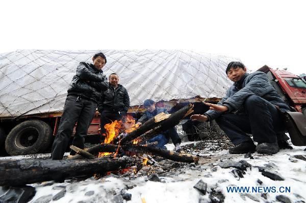 Trapped drivers set fire as traffic came to halt due to icy roads in Huaihua, central China's Hunan Province, Jan. 3, 2010. 