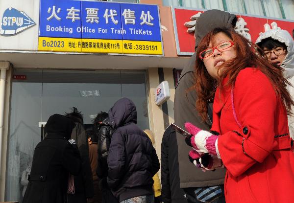 Students queue to buy tickets at a ticket agency in Hefei, capital of east China&apos;s Anhui Province, Jan. 9, 2011. 