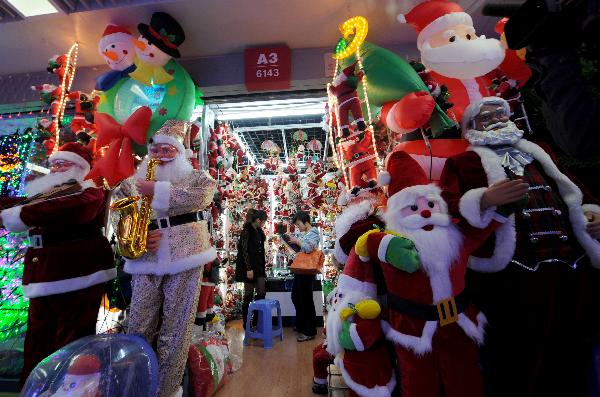 File photo taken on Nov. 25, 2010 shows people choosing Chrismas decorations in Yiwu, eastern China's Zhejiang Province. 