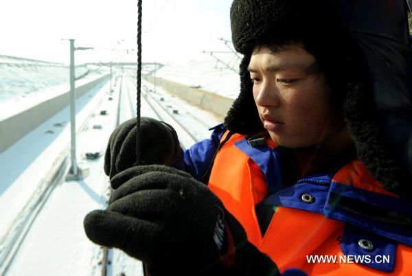 A railway worker works in cold weather in Shenyang, capital of northeast China's Liaoning Province, Jan. 14, 2011. 