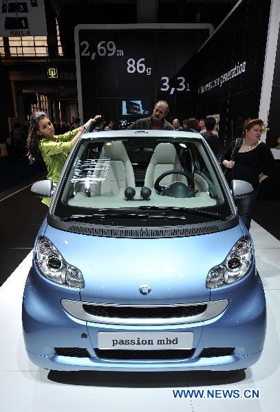 Visitors experience Smart's eco mini vehicle during the first day of the 89th European Motorshow in Brussels, capital of Belgium, Jan. 15, 2011. 