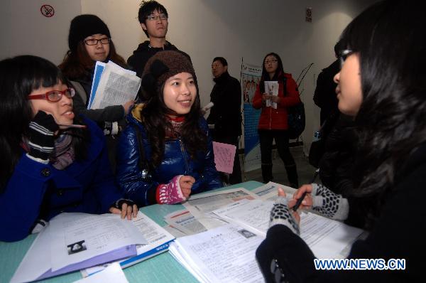 Job seekers receive interview at a job fair in Hangzhou, capital of east China&apos;s Zhejiang Province on Jan. 18, 2011. 