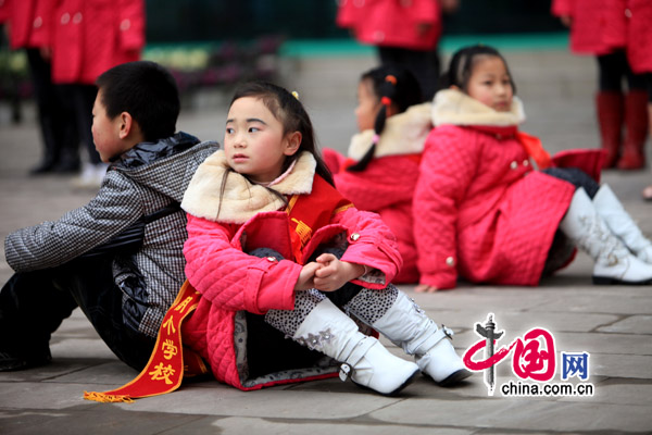 Children of migrant workers at a primary school in on Sunday. [China.com.cn]