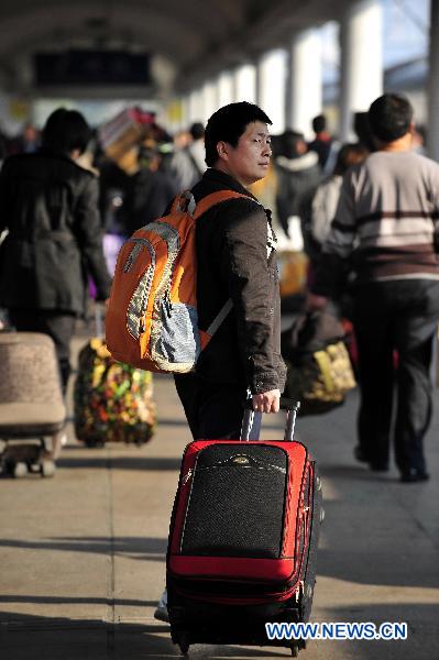 A passenger is seen on the platform of Guangzhou Railway Station in Guangzhou, south China&apos;s Guangdong Province, Jan. 19, 2011, the first day of the 40-day Spring Festival travel rush. 
