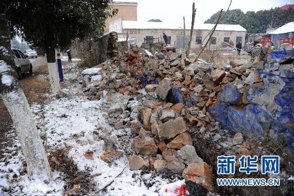 A collapsed wall in Yangqiao Town of Anqing City Jan. 19 as an earthquake measuring 4.8 on the Richter scale hit Anqing City in east China&apos;s Anhui Province Wednesday. 