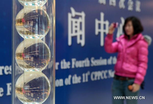 A journalist takes photo at the media center for 'Lianghui', namely the two annual sessions of the National People's Congress (NPC) and the National Committee of Chinese People's Political Consultative Conference (CPPCC), in Beijing, capital of China, Feb. 26, 2011. 