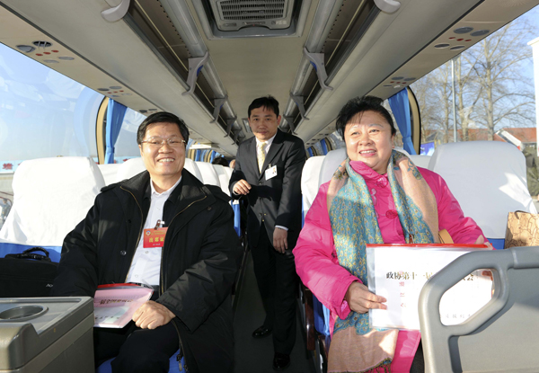 Members of the 11th National Committee of the Chinese People&apos;s Political Consultative Conference (CPPCC) from Guangxi Zhuang Autonomous Region arrived in Beijing on Monday for the upcoming CPPCC session. The CPPCC session will open on March 3 at the Great Hall of the People. [Xinhua photo]