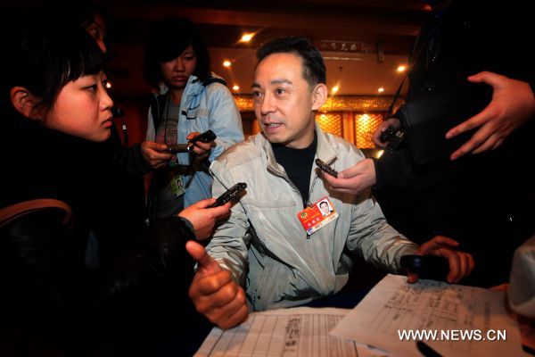 Chinese actor Yu Kuizhi (C), also a member of the Fourth Session of the 11th National Committee of the Chinese People's Political Consultative Conference (CPPCC), speaks to media in Beijing, capital of China, March 2, 2011. 