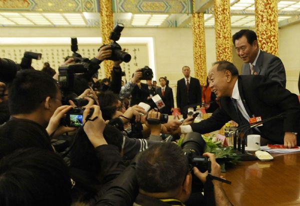 Li Zhaoxing (2nd R), spokesman for the Fourth Session of the 11th National People's Congress (NPC), talks with journalists after the news conference on the Fourth Session of the 11th NPC at the Great Hall of the People in Beijing, capital of China, March 4, 2011. 