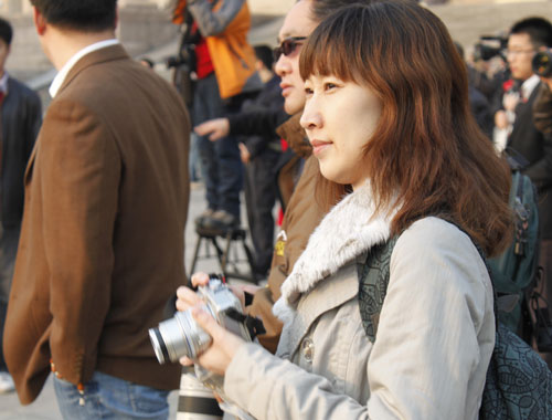 Female journalists made up a majority of reporters covering this year's Two Sessions, the country's most important annual political events. Mar. 8, 2011 marked the celebration of the 100th International Women's Day.