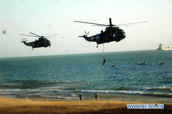 Commandos of Pakistan Navy land from helicopters during 'Peace-11 Exercises' multinational naval exercises in southern Pakistani port city of Karachi on March 9, 2011. 