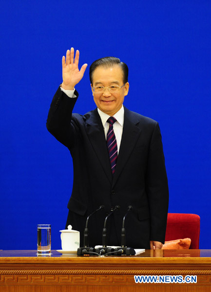 Chinese Premier Wen Jiabao greets journalists during a press conference after the closing meeting of the Fourth Session of the 11th National People&apos;s Congress (NPC) at the Great Hall of the People in Beijing, China, March 14, 2011.