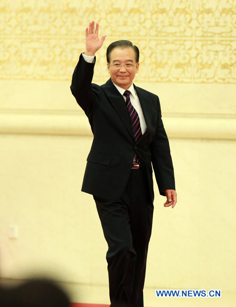 Chinese Premier Wen Jiabao greets journalists at a press conference after the closing meeting of the Fourth Session of the 11th National People&apos;s Congress (NPC) at the Great Hall of the People in Beijing, China, March 14, 2011. 