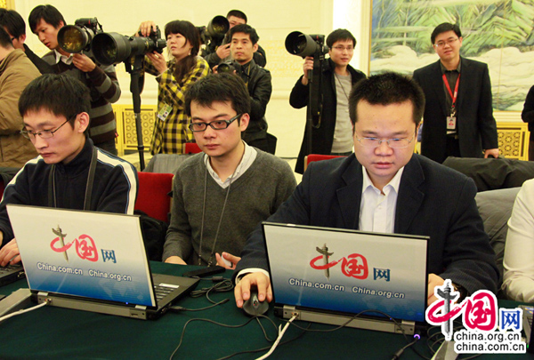 China.com.cn journalists prepare for the closing press conference of the Fourth Session of the 11th National People&apos;s Congress at the Great Hall of the People in Beijing on Monday, March 14, 2011. Premiere Wen Jiabao spoke at the press conference. [china.com.cn]