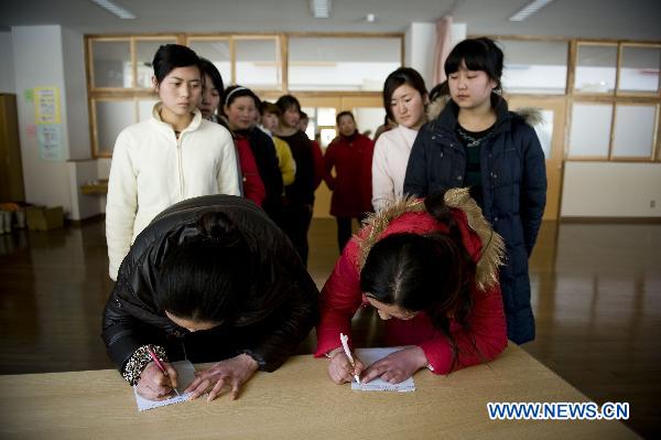 Chinese Graduate students register their names in Ofunato city of Japan&apos;s northeastern Iwate Prefecture, March 14, 2011.