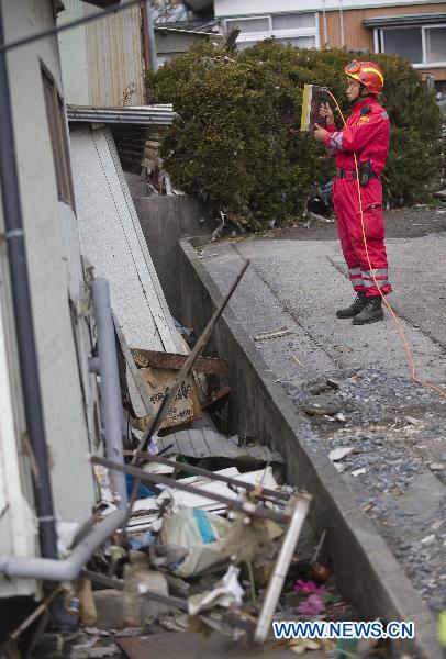 A member of the Chinese International Search and Rescue Team (CISAR) works at the quake-shaken Ofunato city in Iwate prefecture, Japan, March 15, 2011. 
