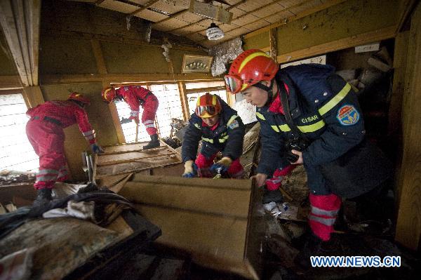 Members of the Chinese International Search and Rescue Team (CISAR) work at the quake-shaken Ofunato city in Iwate prefecture, Japan, March 15, 2011.