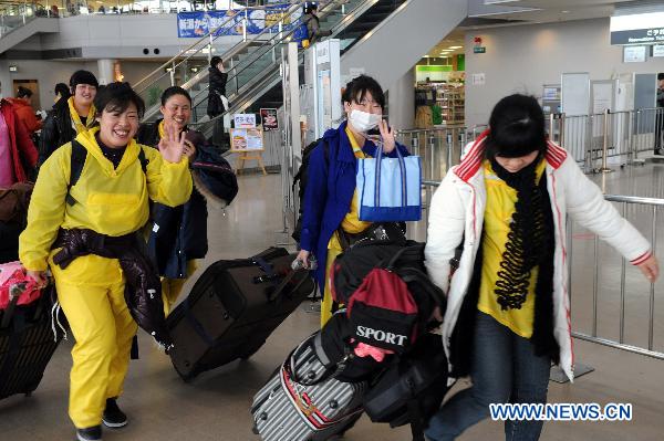 Chinese evacuees arrive at the airport in Niigata, Japan, March 20, 2011. 