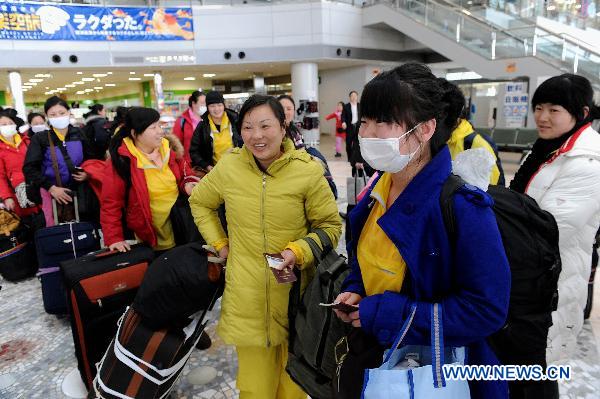 Chinese evacuees wait to check in at the airport in Niigata, Japan, March 20, 2011. The last batch of Chinese temporarily sheltered in Niigata will fly back to China on Sunday.