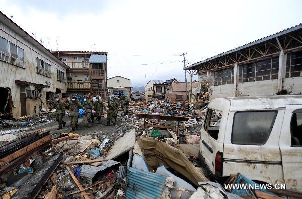 Self-Defence Forces members remove a body in kesennuma, Miyagi-ken in Japan, March 21, 2011. 