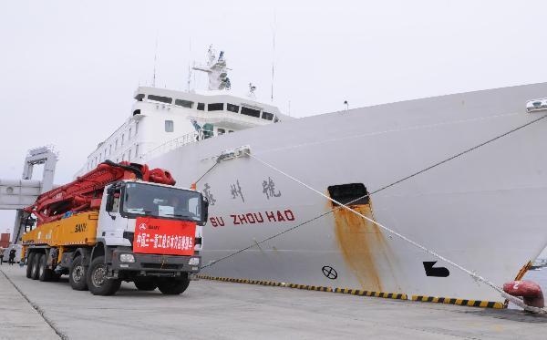 A pump truck with a 62-meter boom manufactured by Sany Heavy Industry Co., Ltd. arrived at the port of Osaka, Japan, March 24, 2011.