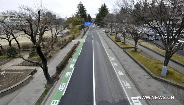 Photo taken on, March 25, 2011 shows the street in Fukushima City, Japan. The city has been witnessing a change of people's life since the nuclear crisis broke out at the the crippled Fukushima Daiichi nuclear power plant after the earthquake. (Xinhua/Huang Xiaoyong) (yc) 