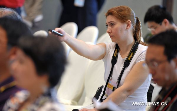 A foreign journalist is seen woking in the media centre of the BRICS Leaders Meeting in Sanya, south China's Hainan Province, April 13, 2011. 