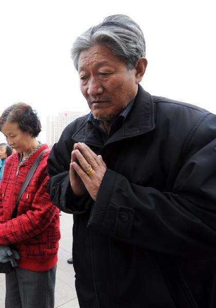Local people mourn for the victims of the Yushu earthquake at a plaza in Xining, capital of northwest China's Qinghai Province, April 14, 2011.