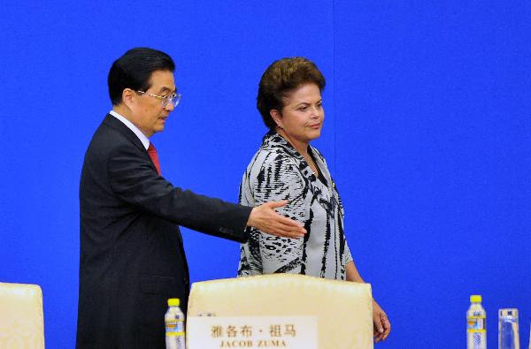 Chinese President Hu Jintao (L) and Brazilian President Dilma Rousseff attend the opening ceremony of the 2011 annual meeting of the Boao Forum for Asia (BFA) in Boao, south China&apos;s Hainan Province, April 15, 2011.